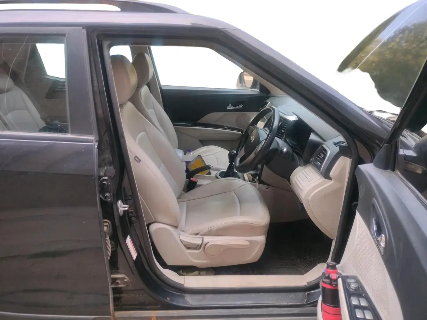 2021 Mahindra XUV300 W8 (O) 1.5 DIESEL, Diesel, Manual, 1,05,795 km, interior