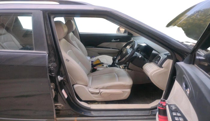 2021 Mahindra XUV300 W8 (O) 1.5 DIESEL, Diesel, Manual, 1,05,795 km, interior