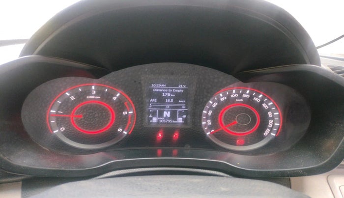 2021 Mahindra XUV300 W8 (O) 1.5 DIESEL, Diesel, Manual, 1,05,795 km, interior