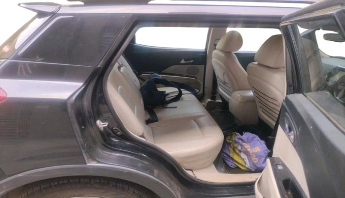 2021 Mahindra XUV300 W8 (O) 1.5 DIESEL, Diesel, Manual, 1,05,795 km, interior