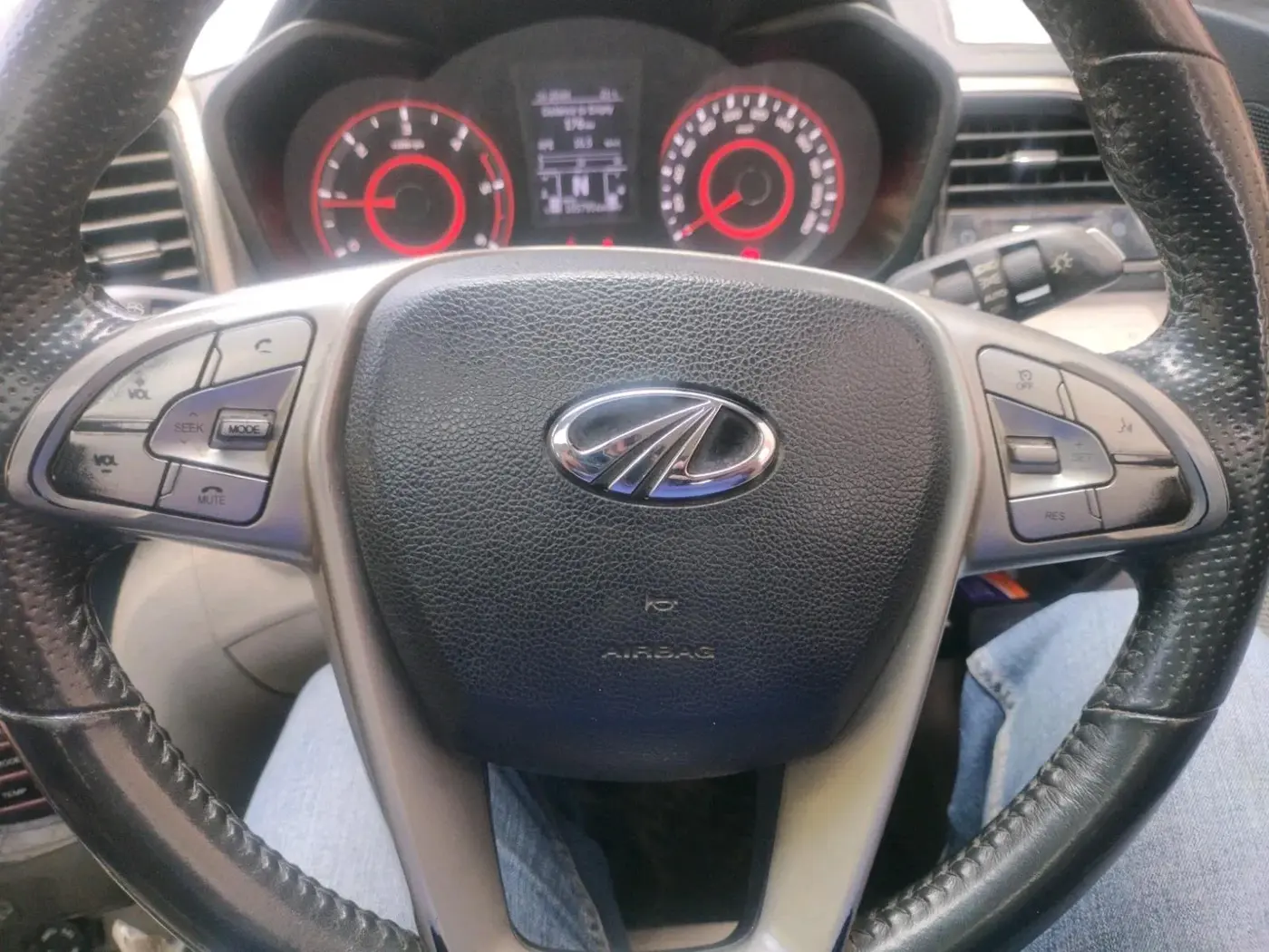 2021 Mahindra XUV300 W8 (O) 1.5 DIESEL, Diesel, Manual, 1,05,795 km, interior