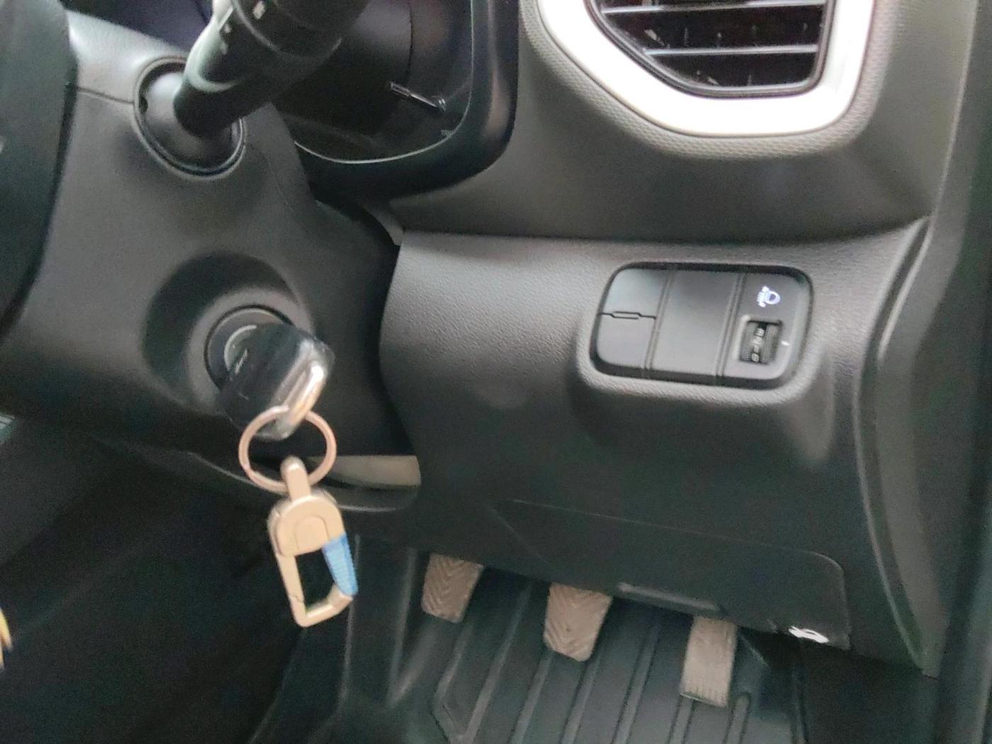 2021 Hyundai VENUE S+ 1.2, Petrol, Manual, 30,899 km, interior