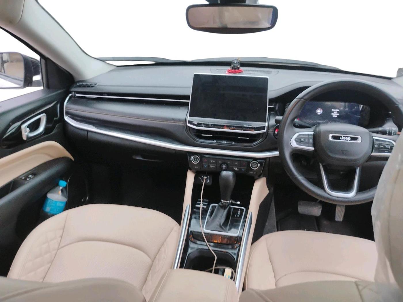 2026 Jeep MERIDIAN LIMITED (O) 4X2 AT, Diesel, Automatic, 6,182 km, interior
