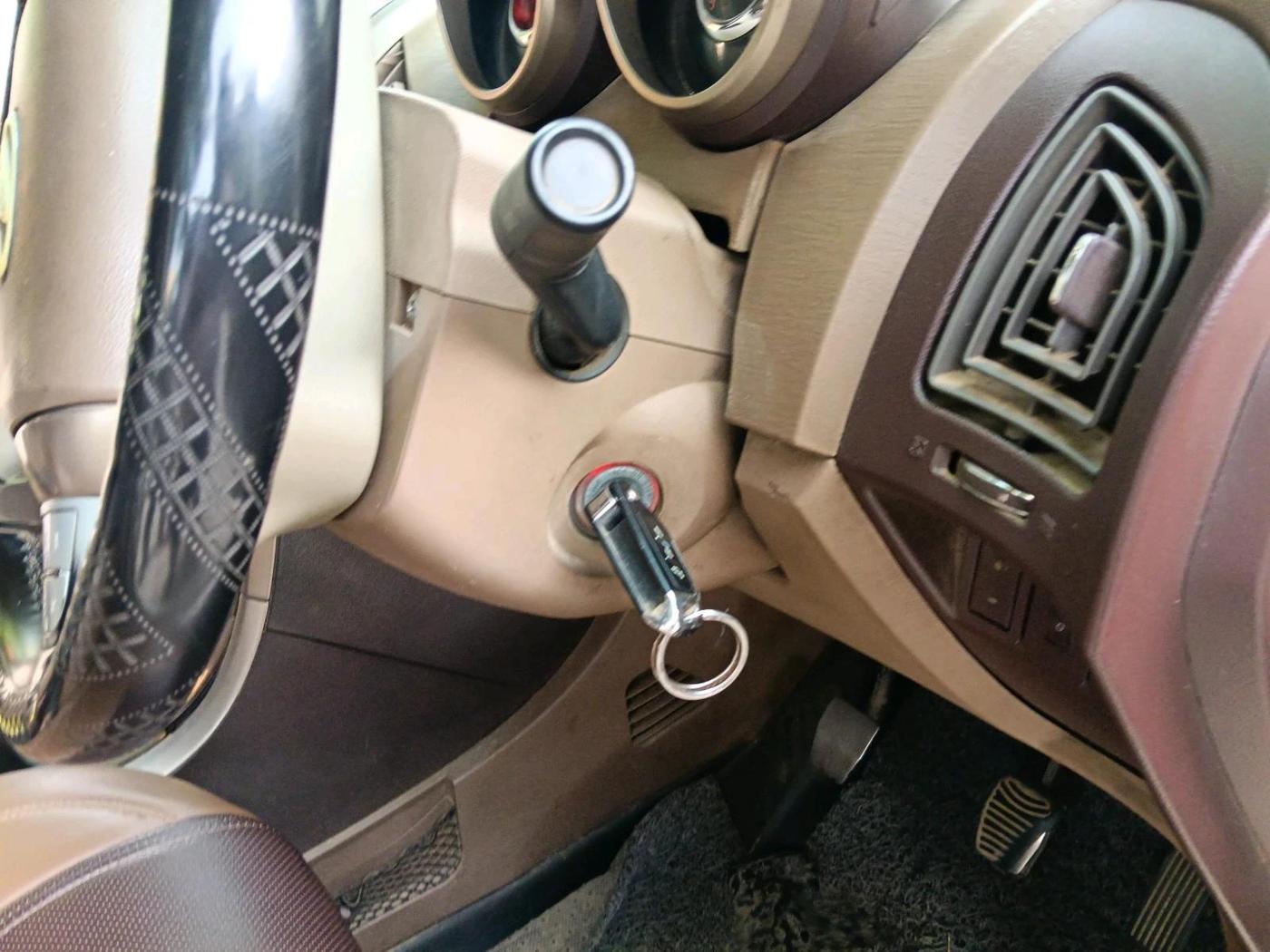 2012 Mahindra XUV500 W8, Diesel, Manual, 2,79,544 km, interior