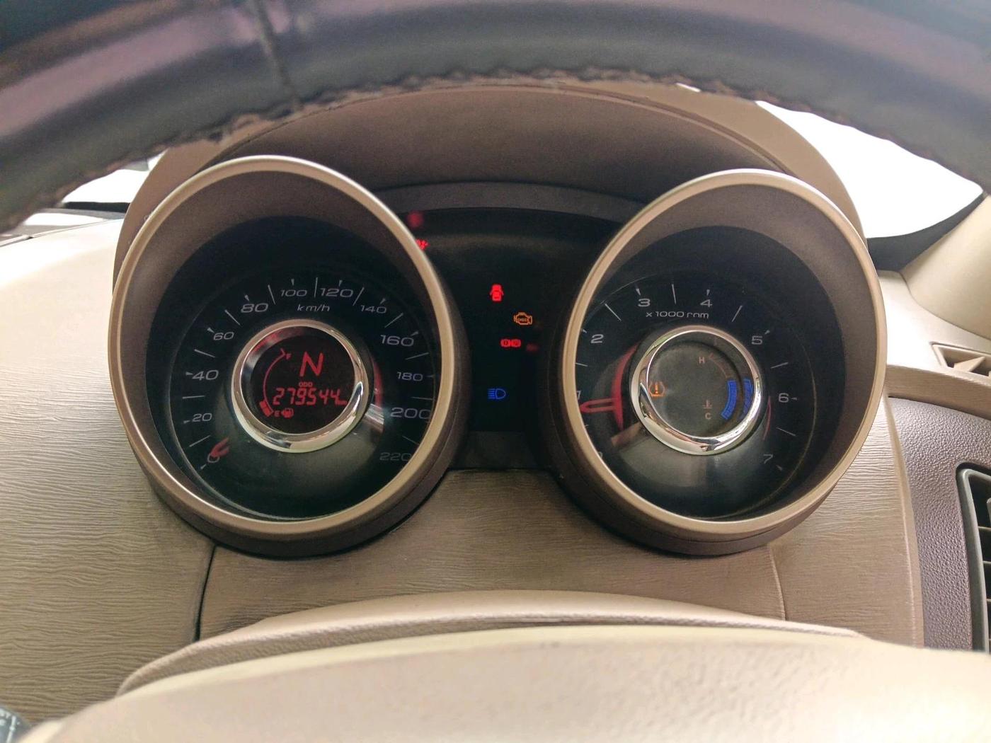 2012 Mahindra XUV500 W8, Diesel, Manual, 2,79,544 km, interior