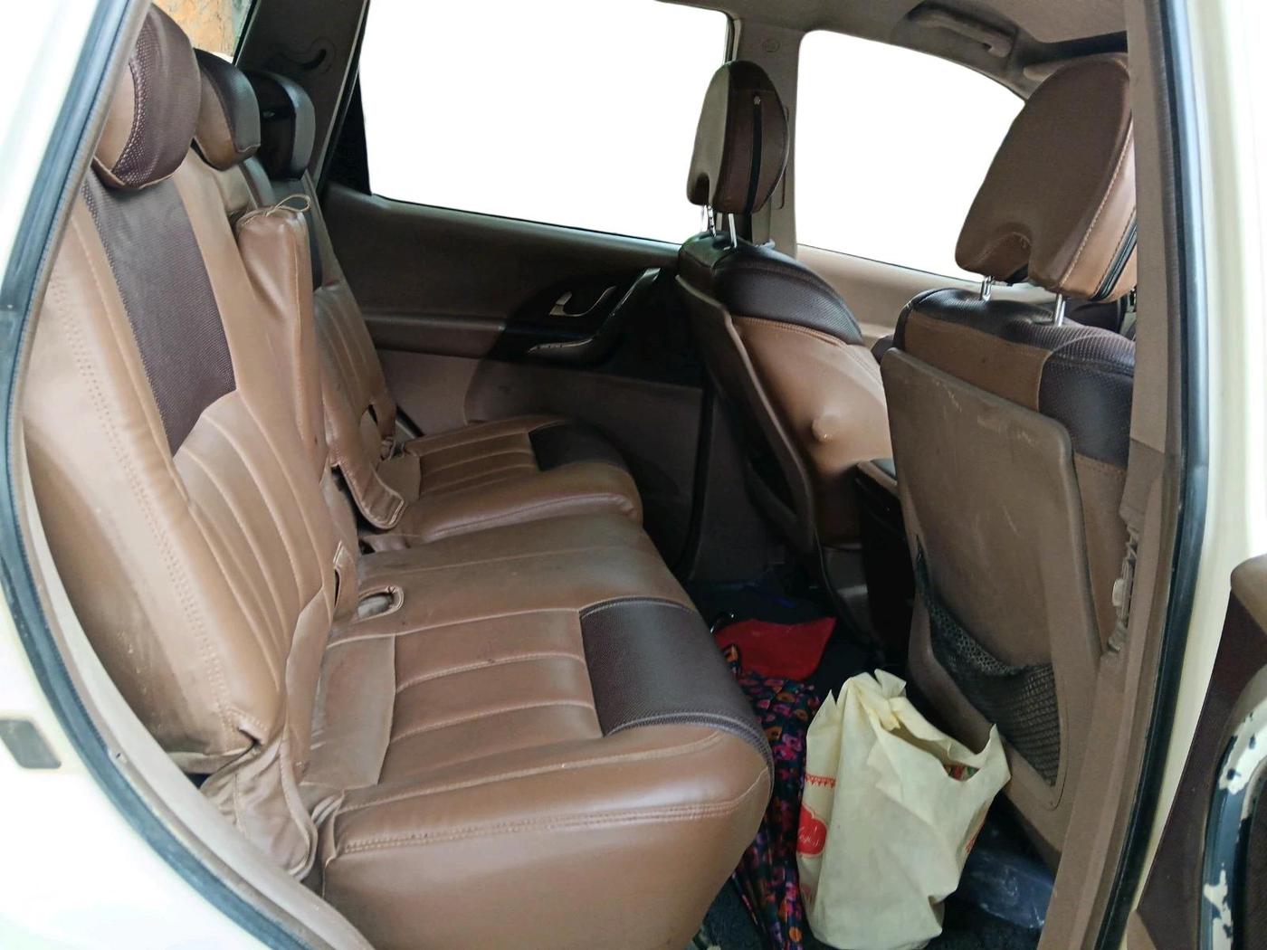 2012 Mahindra XUV500 W8, Diesel, Manual, 2,79,544 km, interior