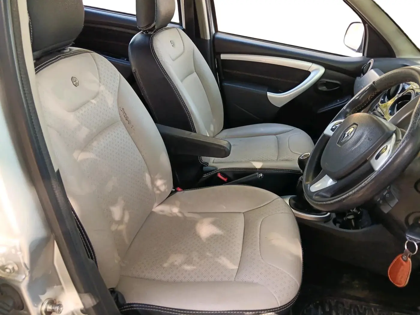 2016 Renault Duster 110 PS RXZ 4X4 MT DIESEL, Diesel, Manual, 1,33,699 km, interior