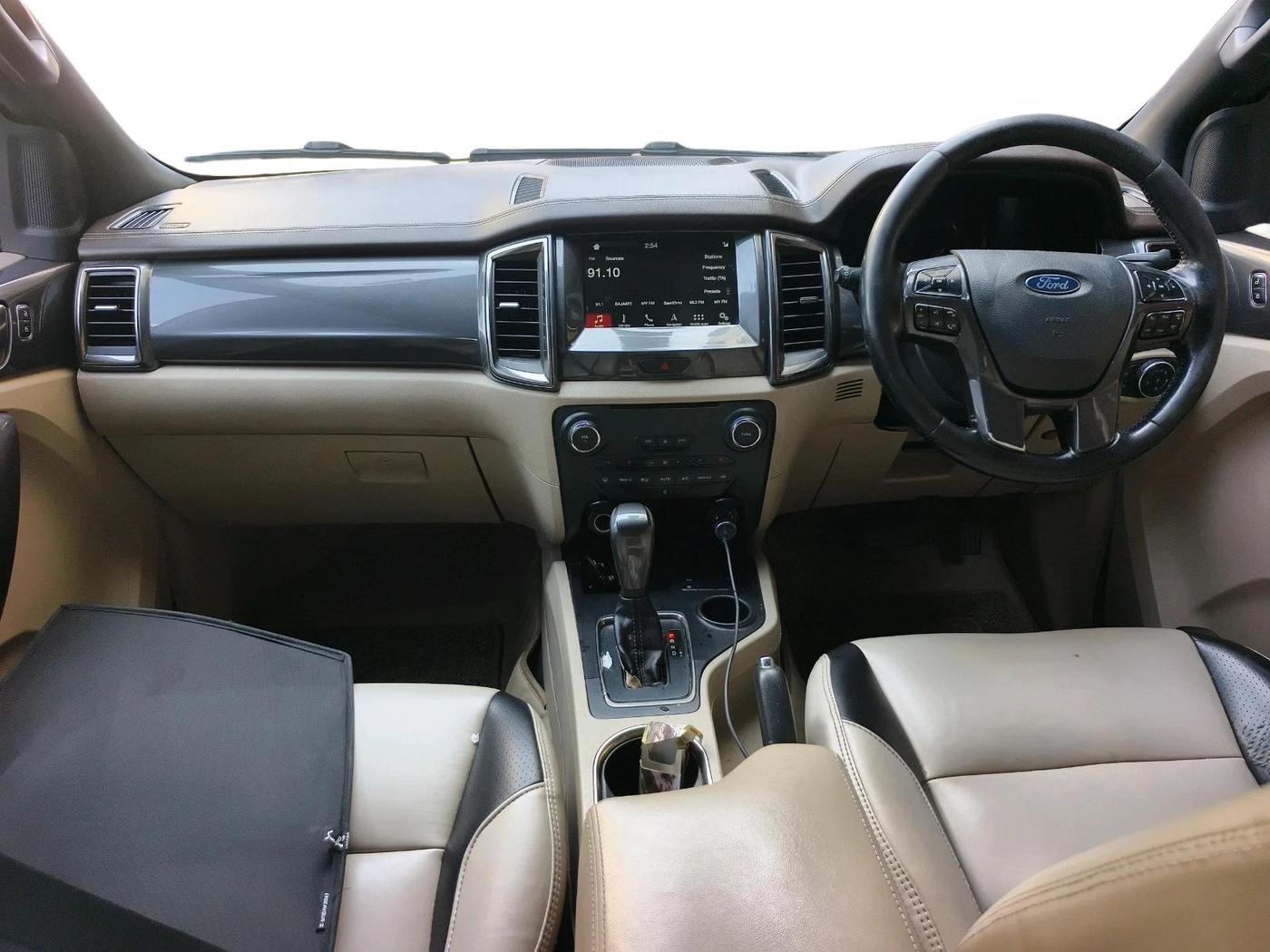 2018 Ford Endeavour TITANIUM 2.2 4X2 AT, Diesel, Automatic, 1,80,709 km, interior