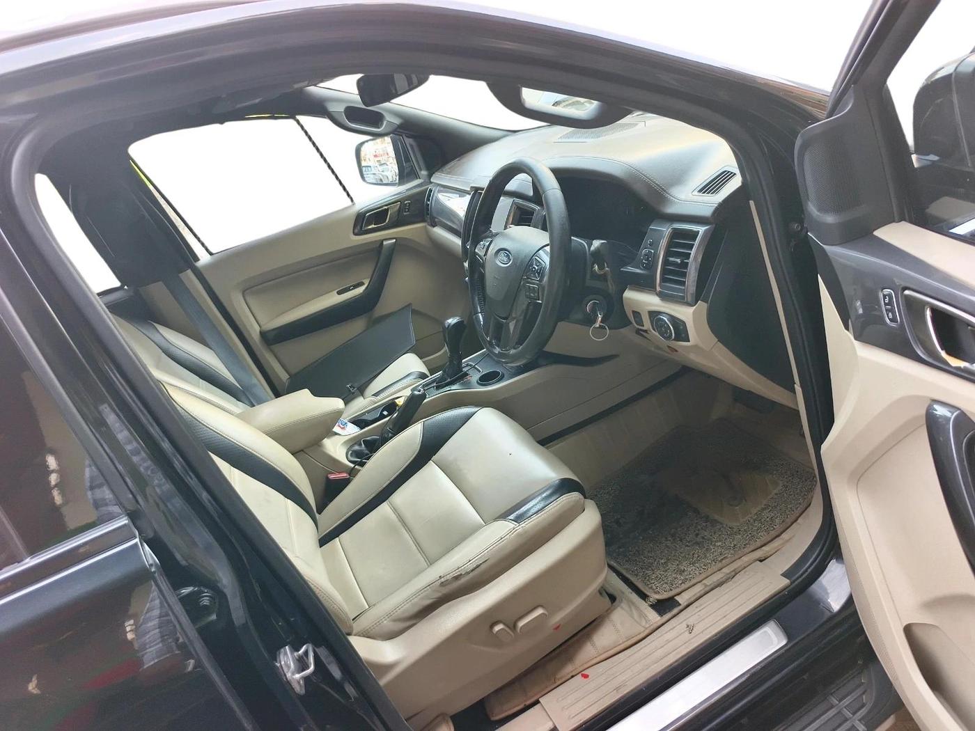 2018 Ford Endeavour TITANIUM 2.2 4X2 AT, Diesel, Automatic, 1,80,709 km, interior