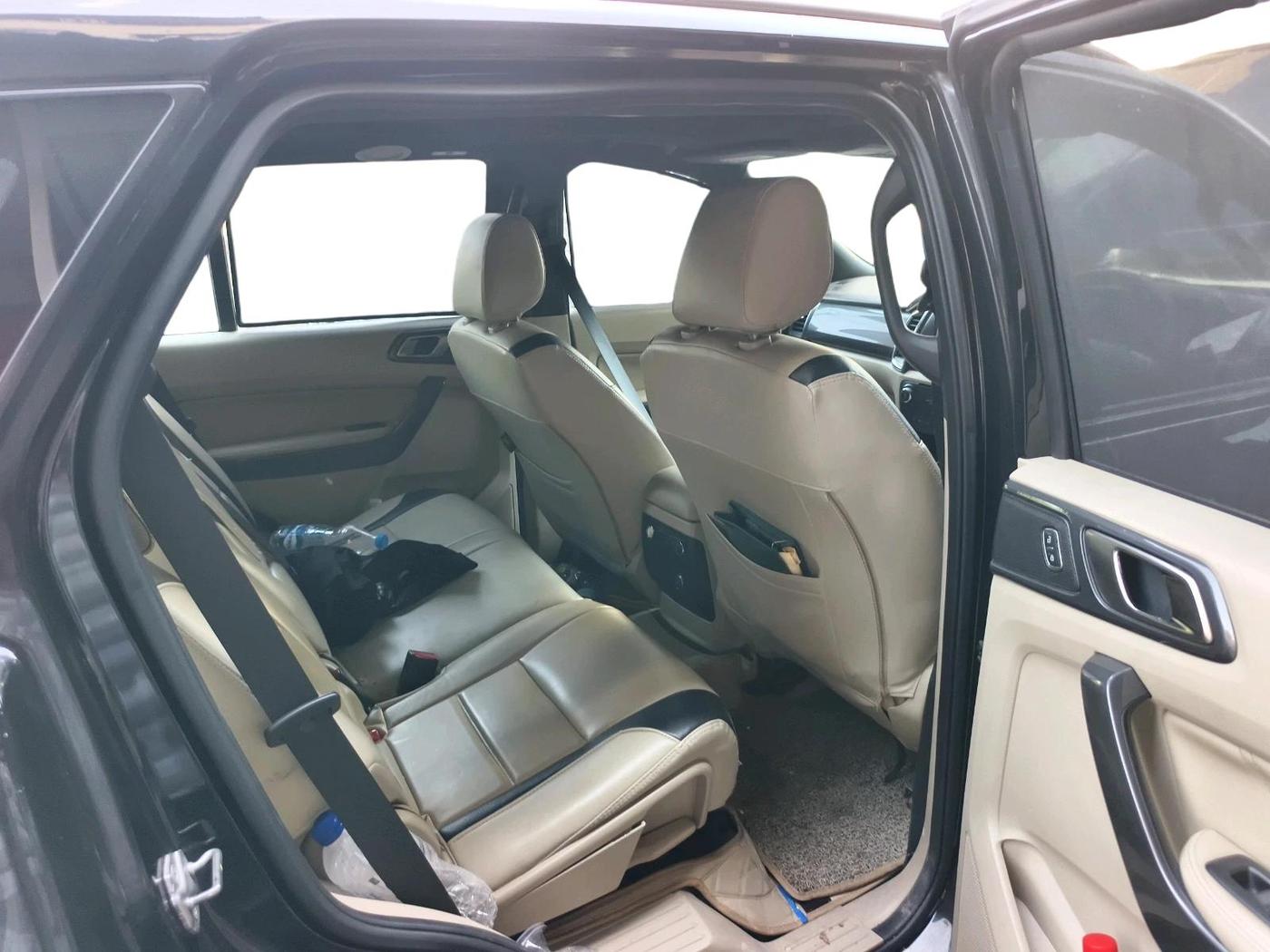 2018 Ford Endeavour TITANIUM 2.2 4X2 AT, Diesel, Automatic, 1,80,709 km, interior