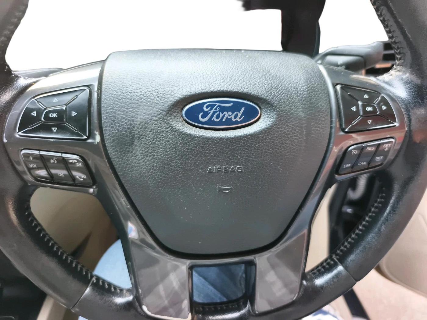 2018 Ford Endeavour TITANIUM 2.2 4X2 AT, Diesel, Automatic, 1,80,709 km, interior