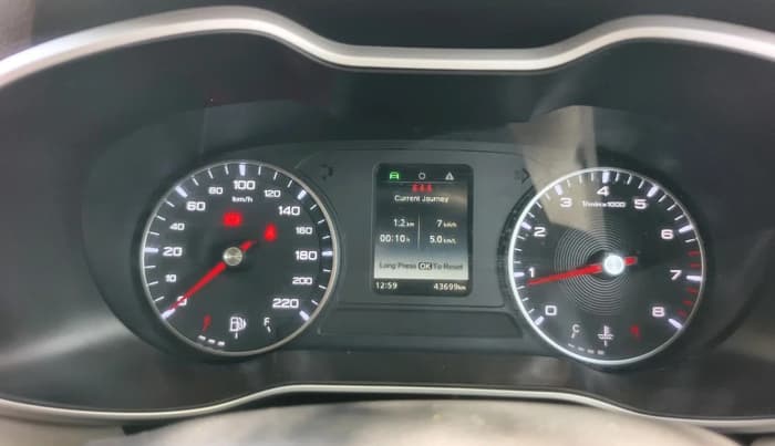 2024 MG ASTOR Shine 1.5 MT (Ivory), Petrol, Manual, 45,001 km, interior