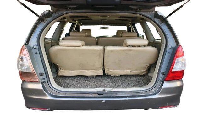 2012 Toyota Innova 2.5 GX 7 STR, Diesel, Manual, 2,65,972 km, exterior