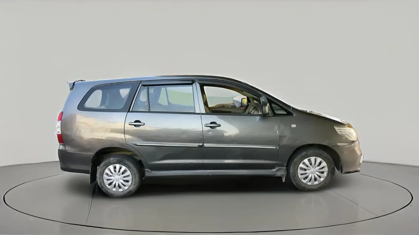 2012 Toyota Innova 2.5 GX 7 STR, Diesel, Manual, 2,65,972 km, exterior