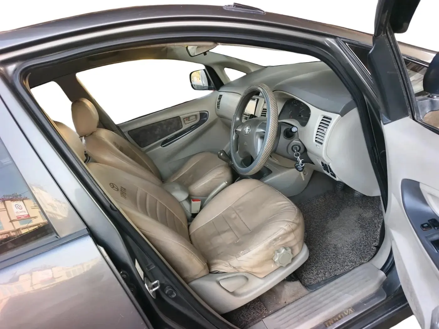 2012 Toyota Innova 2.5 GX 7 STR, Diesel, Manual, 2,65,972 km, interior