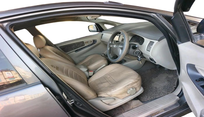 2012 Toyota Innova 2.5 GX 7 STR, Diesel, Manual, 2,65,972 km, interior