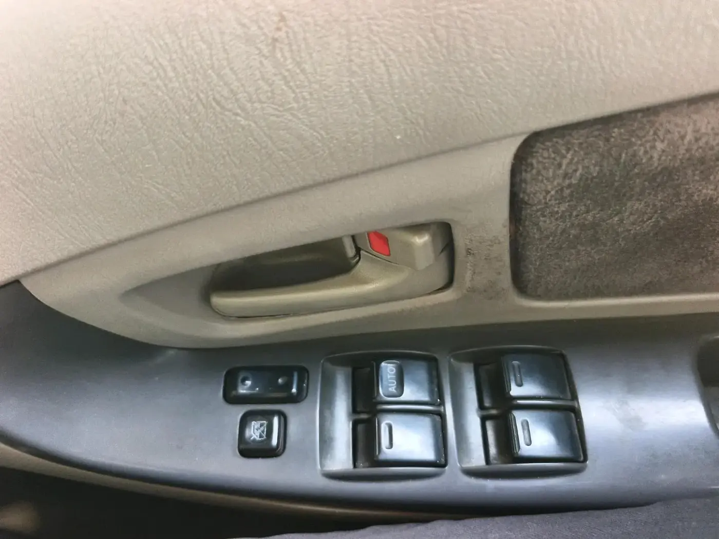 2012 Toyota Innova 2.5 GX 7 STR, Diesel, Manual, 2,65,972 km, interior