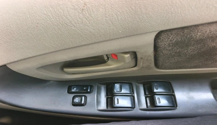 2012 Toyota Innova 2.5 GX 7 STR, Diesel, Manual, 2,65,972 km, interior