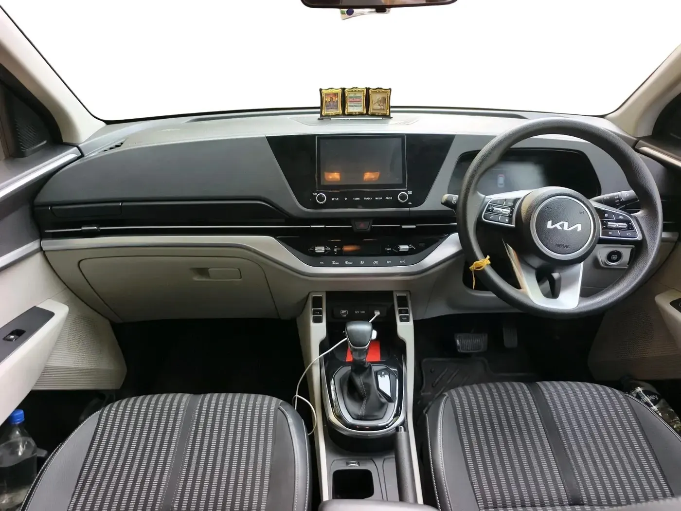 2023 KIA CARENS  PRESTIGE PLUS 1.5 TURBO PETROL DCT 7 STR, Petrol, Automatic, 11,794 km, interior
