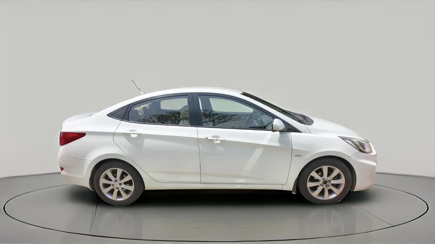 2011 Hyundai Verna FLUIDIC 1.6 CRDI SX, Diesel, Manual, 1,02,755 km, exterior