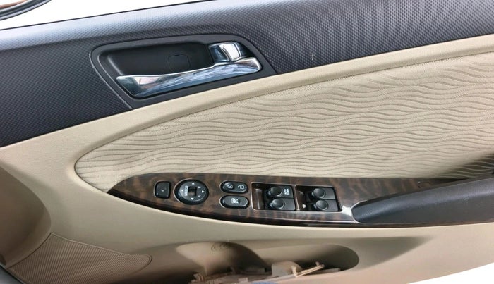 2011 Hyundai Verna FLUIDIC 1.6 CRDI SX, Diesel, Manual, 1,02,755 km, interior