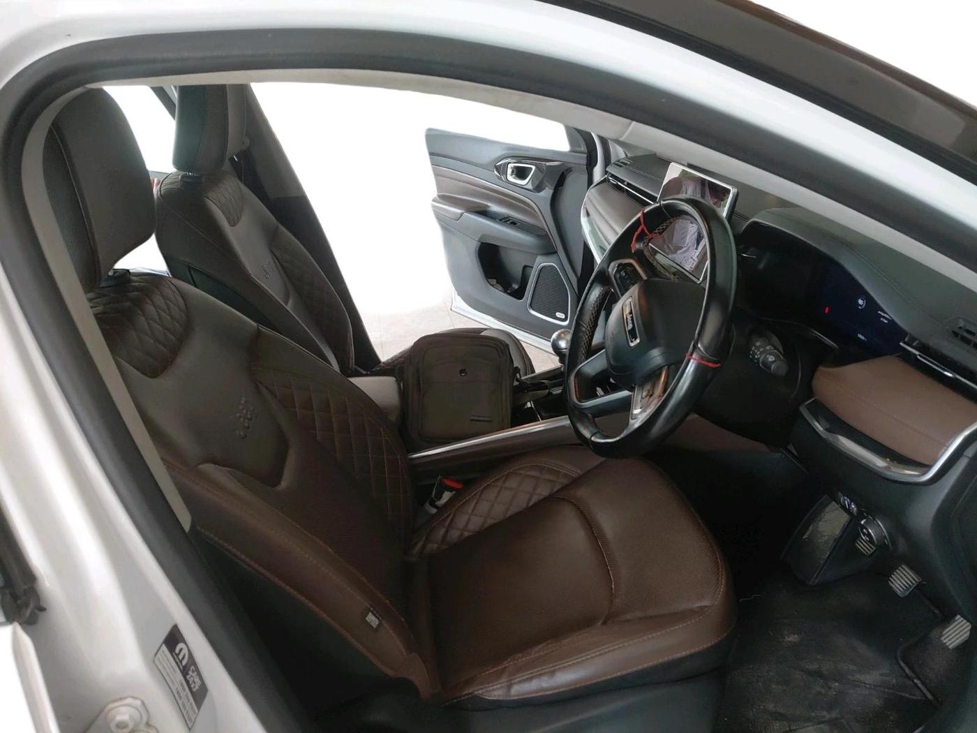 2022 Jeep MERIDIAN LIMITED (O) 4X2 MT, Diesel, Manual, 57,633 km, interior