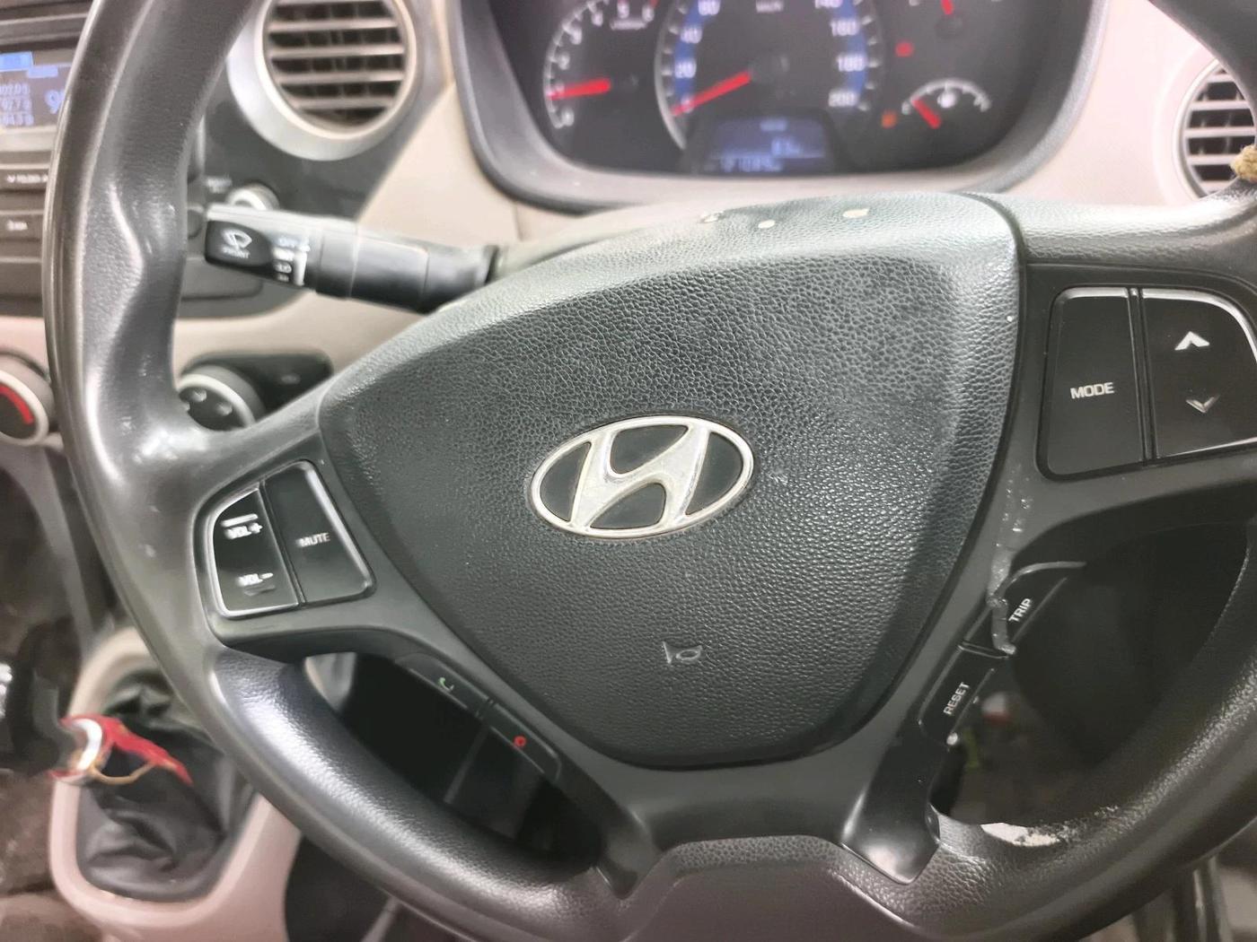 2015 Hyundai Xcent S 1.1 CRDI, Diesel, Manual, 1,21,089 km, interior
