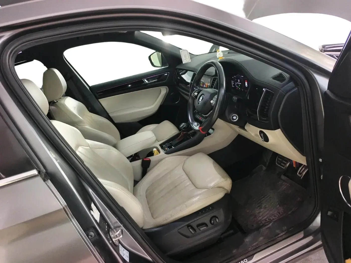 2022 Skoda Kodiaq L&K, Petrol, Automatic, 1,71,819 km, interior