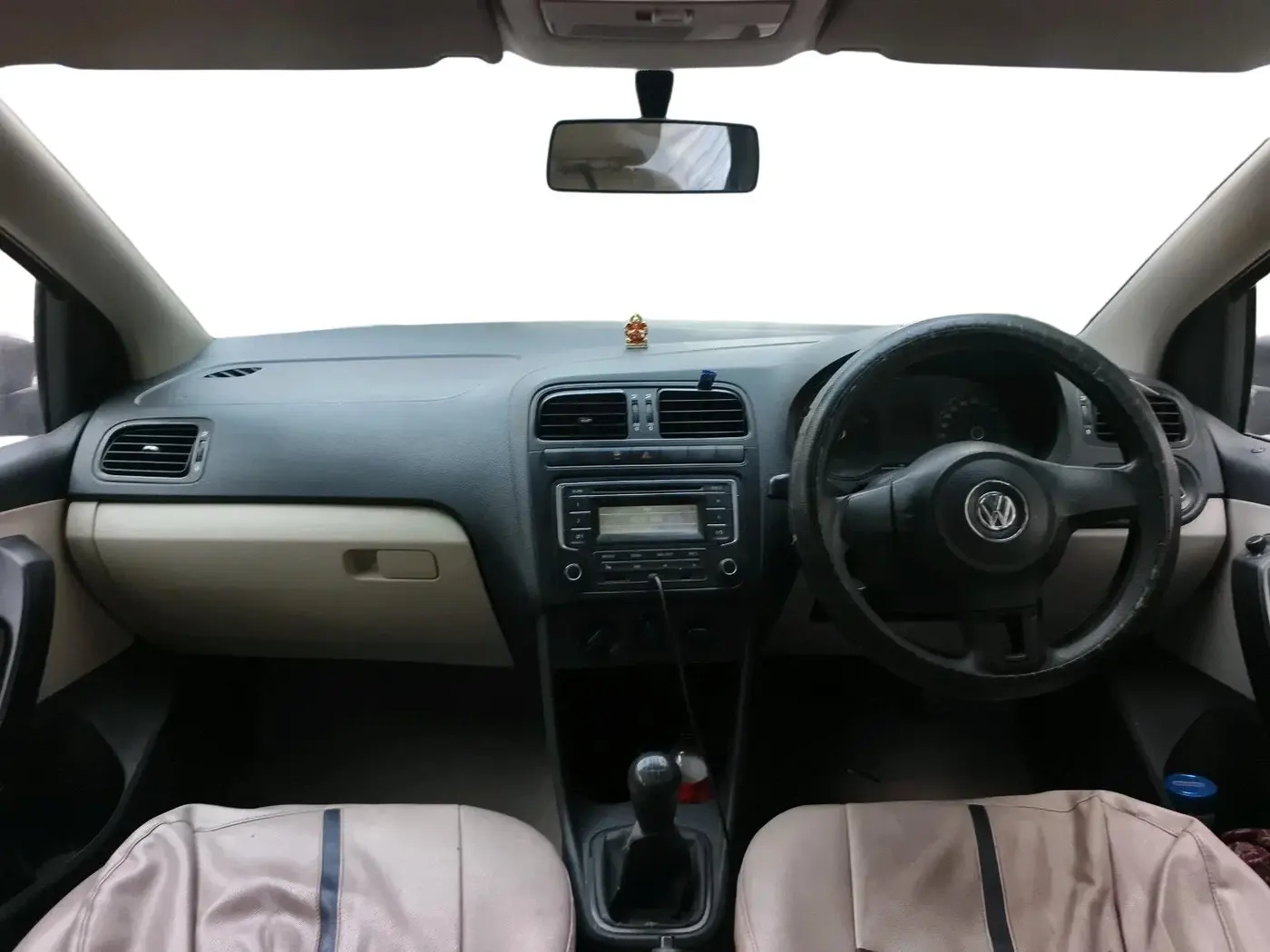 2014 Volkswagen Polo COMFORTLINE 1.2L PETROL, Petrol, Manual, 1,05,055 km, interior
