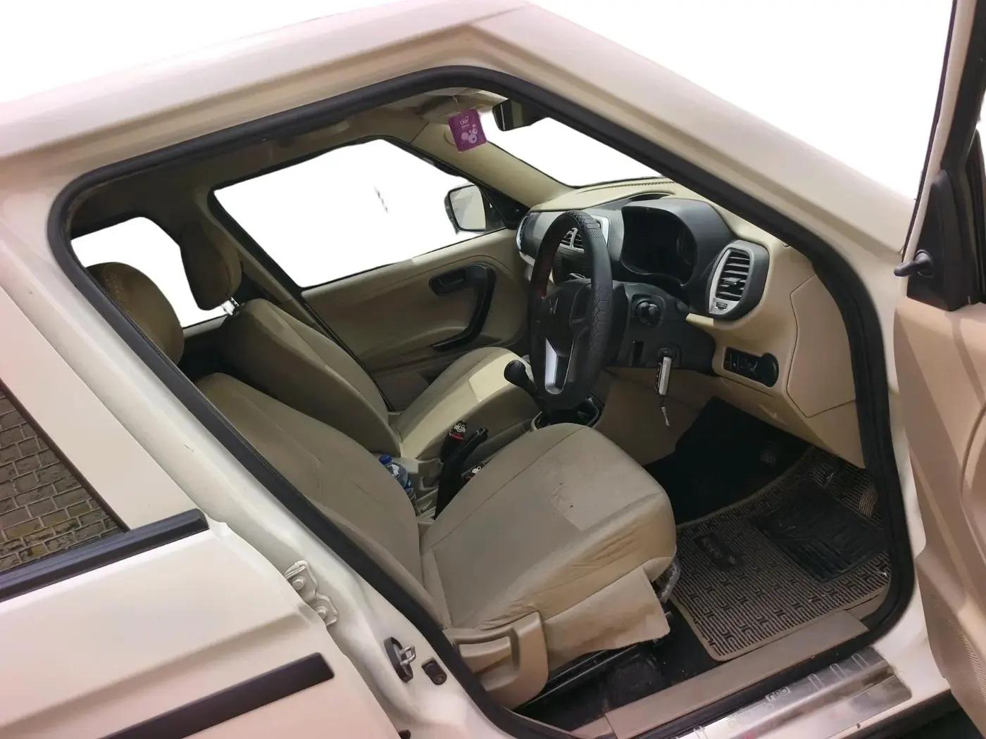 2022 Mahindra BOLERO NEO N 8, Diesel, Manual, 41,537 km, interior