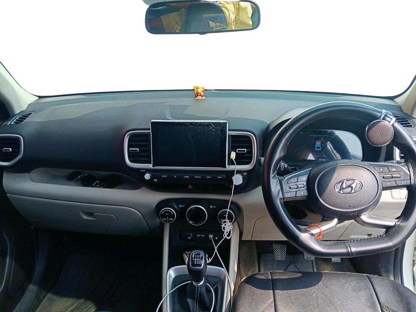 2025 Hyundai VENUE SX 1.5 CRDI, Diesel, Manual, 32,738 km, interior