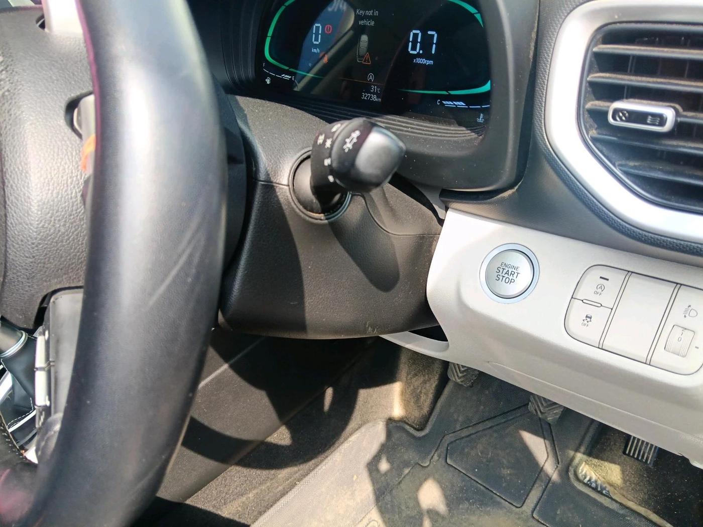 2025 Hyundai VENUE SX 1.5 CRDI, Diesel, Manual, 32,738 km, interior