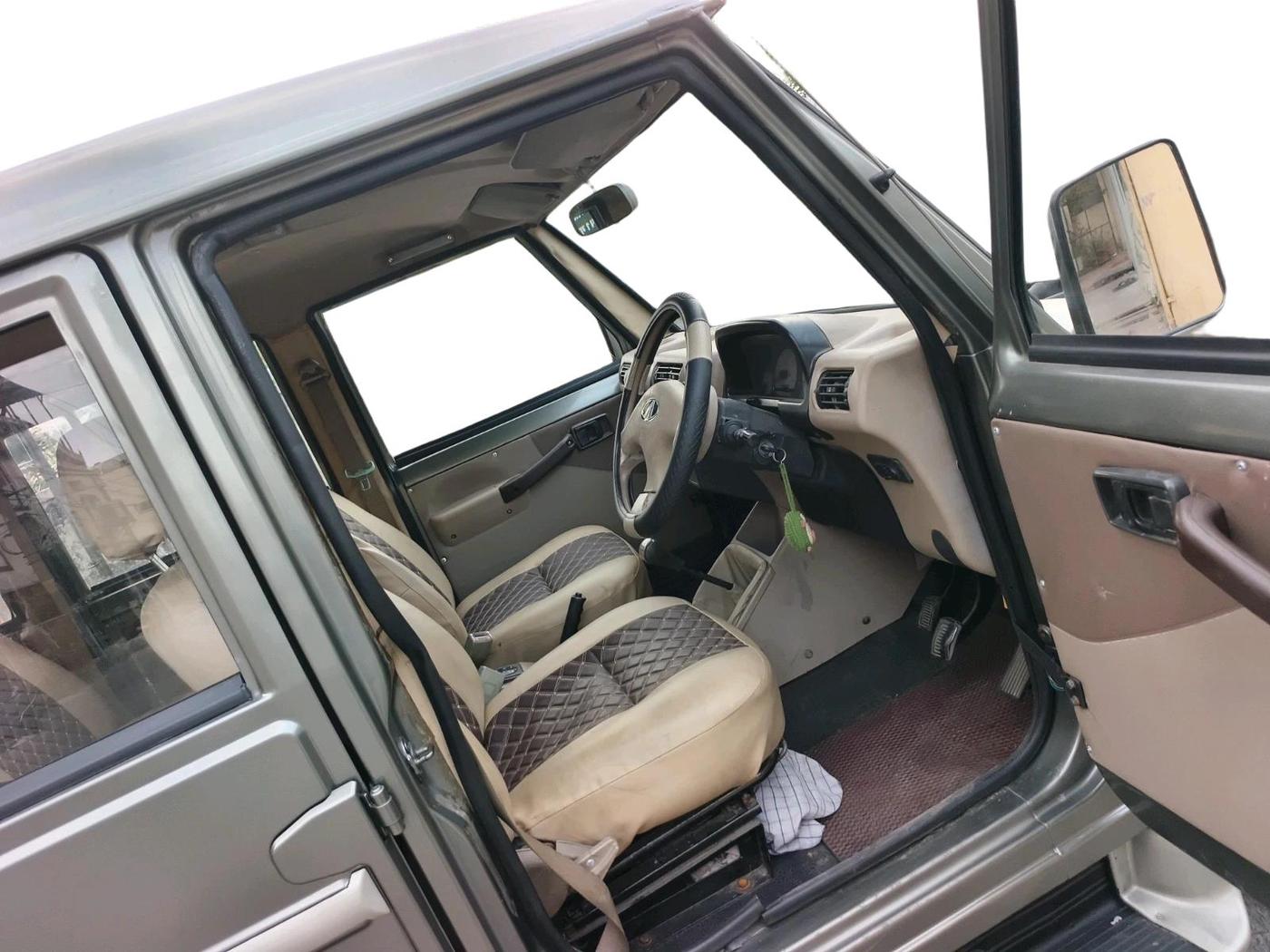 2010 Mahindra Bolero SLX BS-III, Diesel, Manual, 4,13,826 km, interior