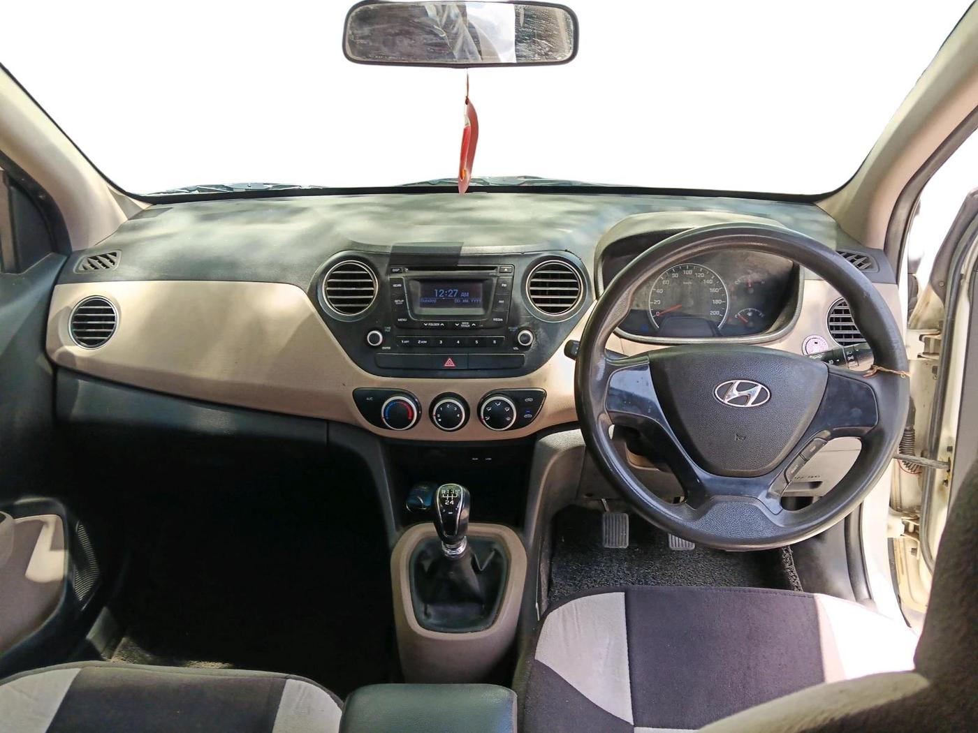2013 Hyundai Grand i10 SPORTZ 1.1 CRDI, Diesel, Manual, 1,22,935 km, interior