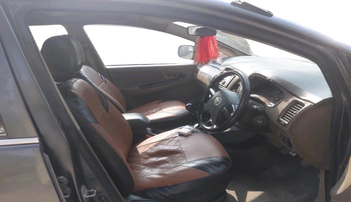 2015 Toyota Innova 2.5 G 8 STR, Diesel, Manual, 1,51,000 km, interior