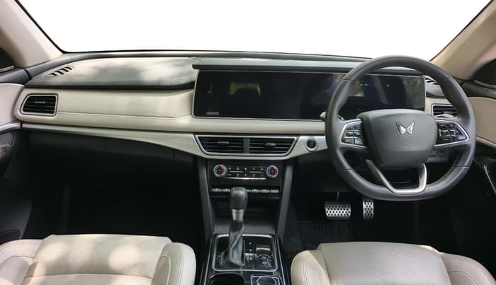 2021 Mahindra XUV700 AX 7 LUXURY P AT 7 STR, Petrol, Automatic, 23,761 km, interior