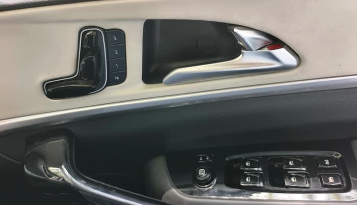 2021 Mahindra XUV700 AX 7 LUXURY P AT 7 STR, Petrol, Automatic, 23,761 km, interior