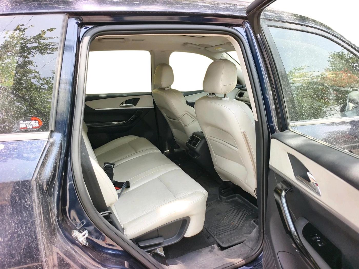 2021 Mahindra XUV700 AX 7 LUXURY P AT 7 STR, Petrol, Automatic, 23,761 km, interior