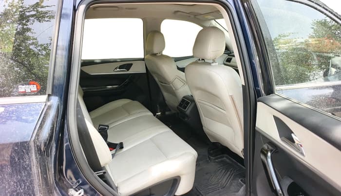 2021 Mahindra XUV700 AX 7 LUXURY P AT 7 STR, Petrol, Automatic, 23,761 km, interior