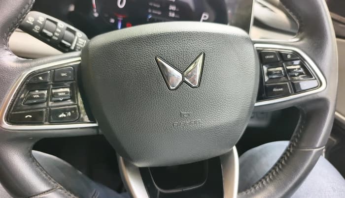2021 Mahindra XUV700 AX 7 LUXURY P AT 7 STR, Petrol, Automatic, 23,761 km, interior
