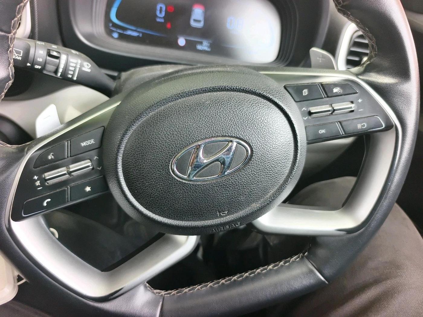2022 Hyundai VENUE SX (O) 1.0 TURBO DCT, Petrol, Automatic, 18,299 km, interior