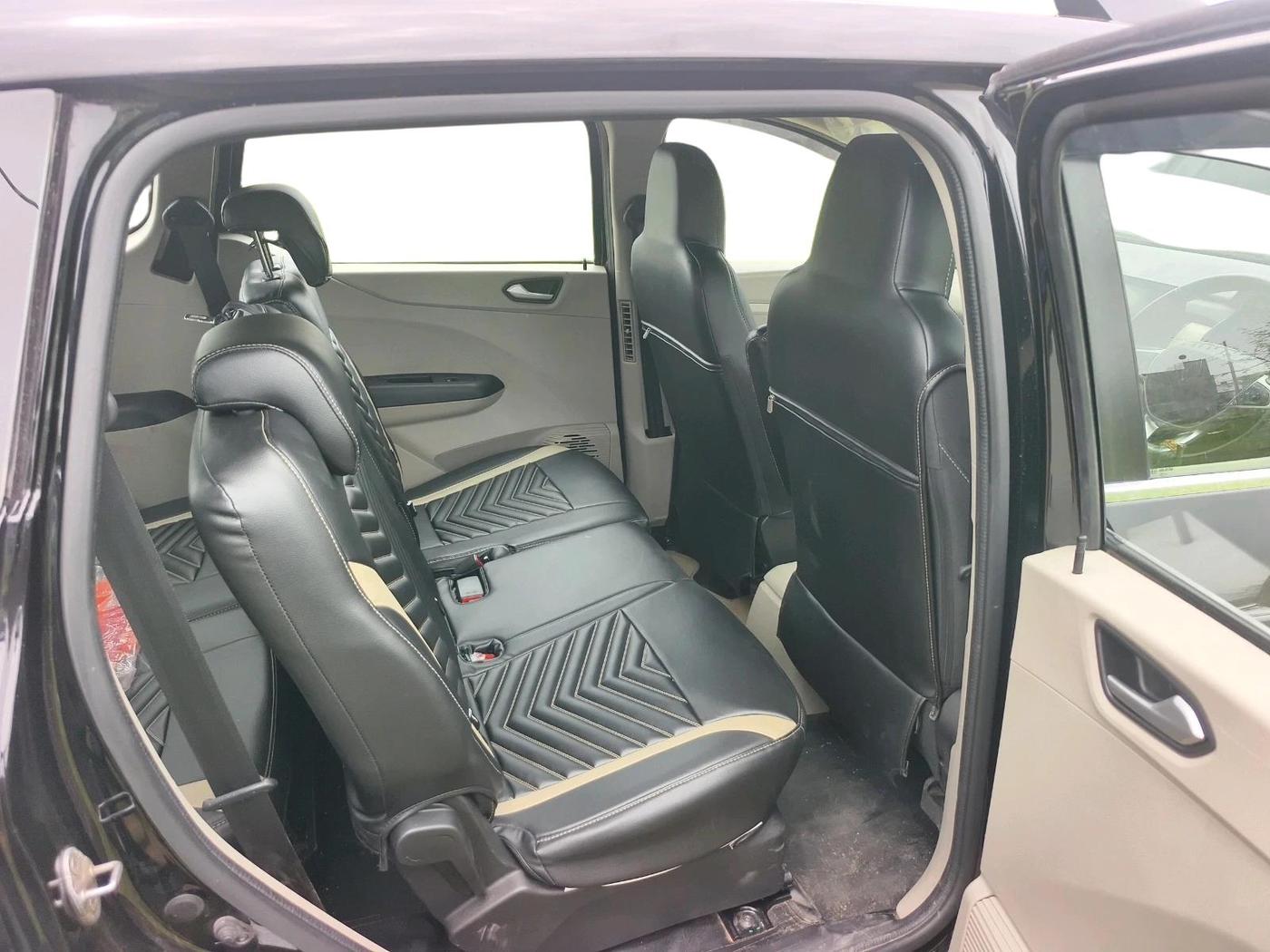2025 Renault TRIBER Emotion, CNG, Manual, 5,096 km, interior