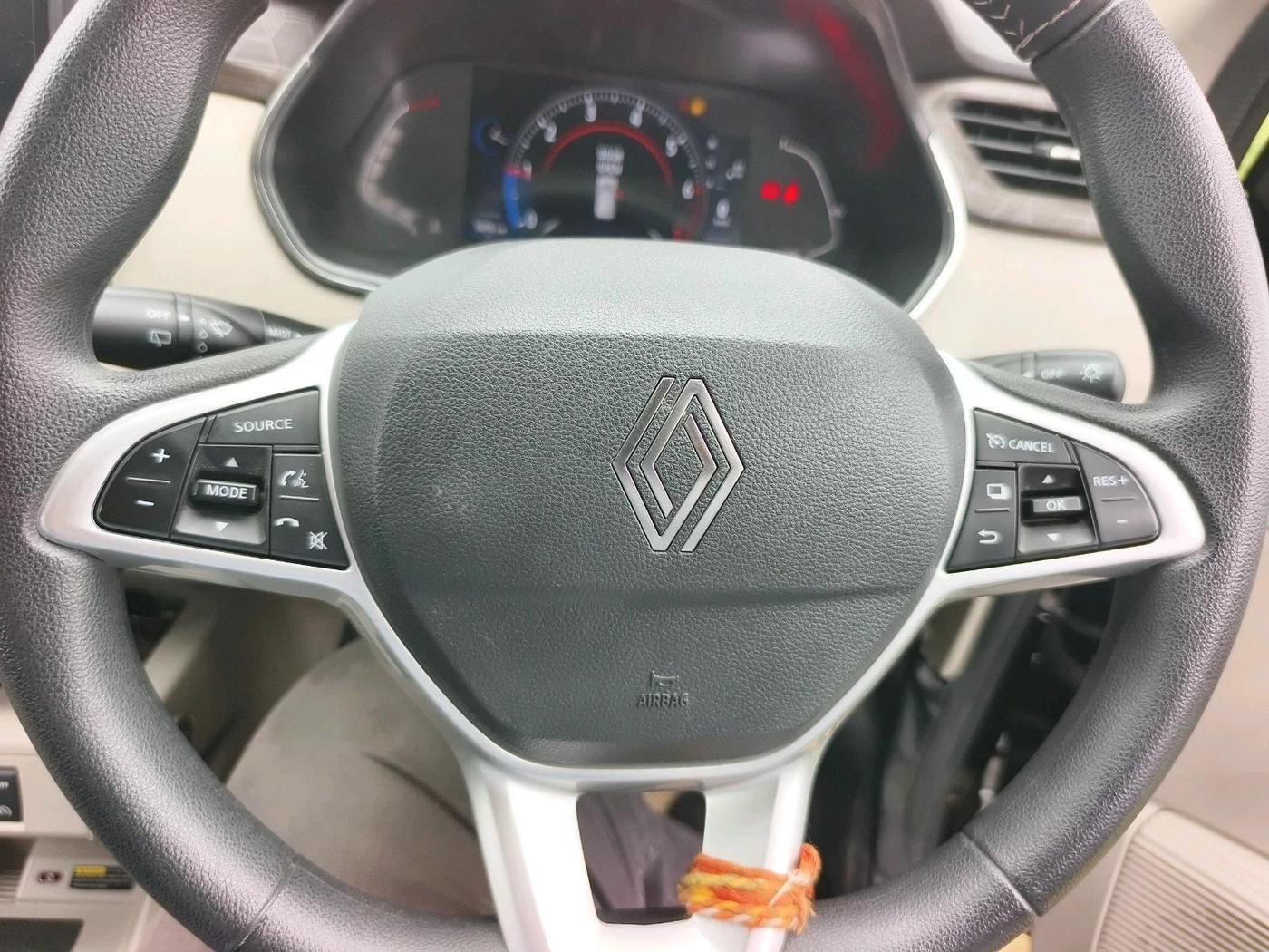 2025 Renault TRIBER Emotion, CNG, Manual, 5,096 km, interior