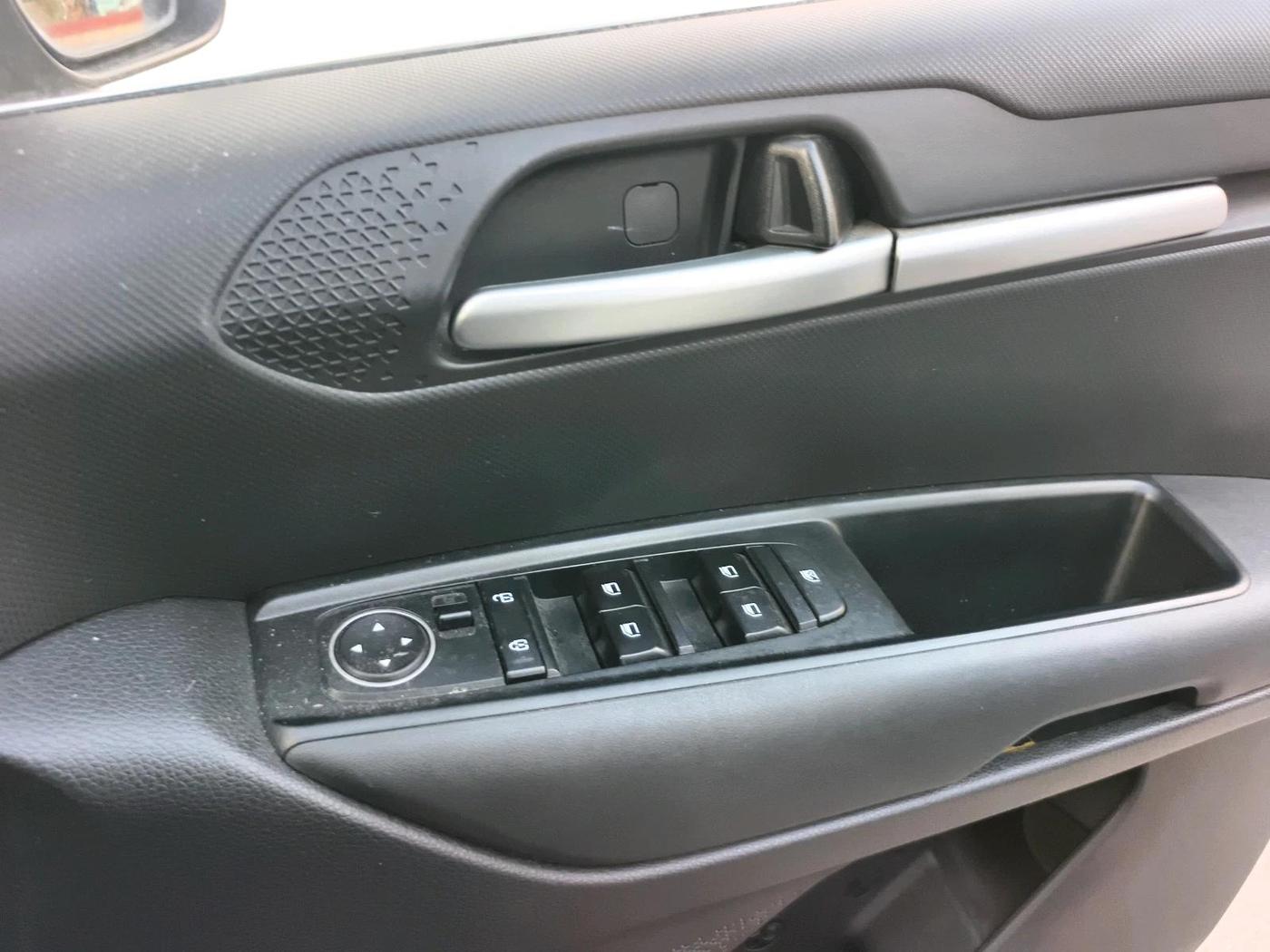 2024 KIA SONET HTK 1.2 PETROL MT, Petrol, Manual, 17,698 km, interior