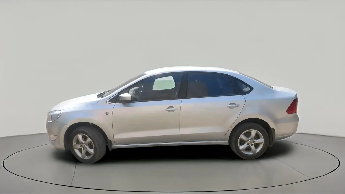 2013 Skoda Rapid ELEGANCE 1.6 TDI CR MT, Diesel, Manual, 97,470 km, exterior