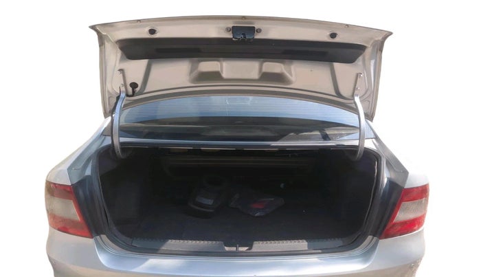 2013 Skoda Rapid ELEGANCE 1.6 TDI CR MT, Diesel, Manual, 97,470 km, exterior