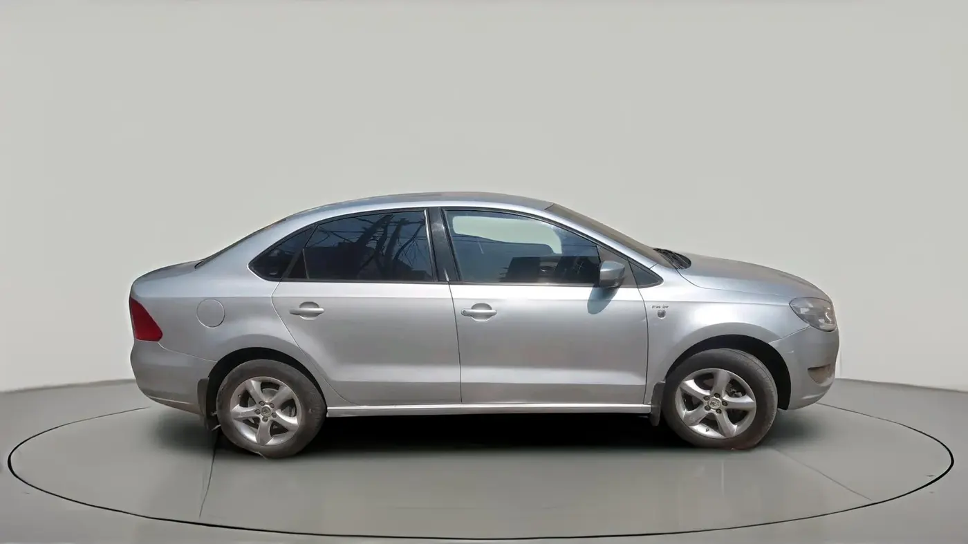 2013 Skoda Rapid ELEGANCE 1.6 TDI CR MT, Diesel, Manual, 97,470 km, exterior