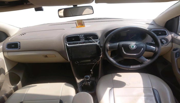 2013 Skoda Rapid ELEGANCE 1.6 TDI CR MT, Diesel, Manual, 97,470 km, interior