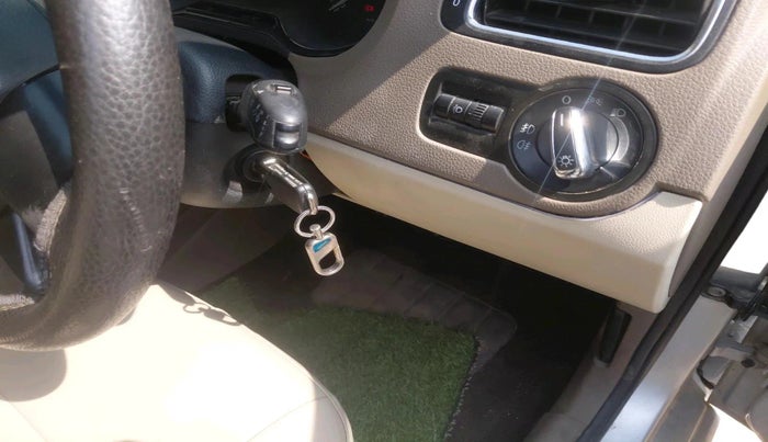 2013 Skoda Rapid ELEGANCE 1.6 TDI CR MT, Diesel, Manual, 97,470 km, interior