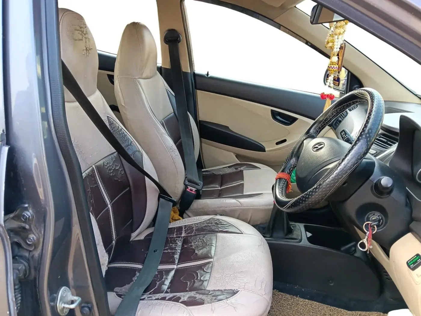 2014 Hyundai Eon MAGNA +, Petrol, Manual, 1,04,470 km, interior